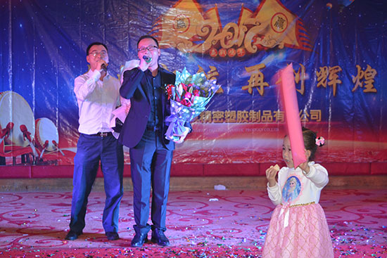 楊總祝總唱歌照片 楊總祝總唱歌照片